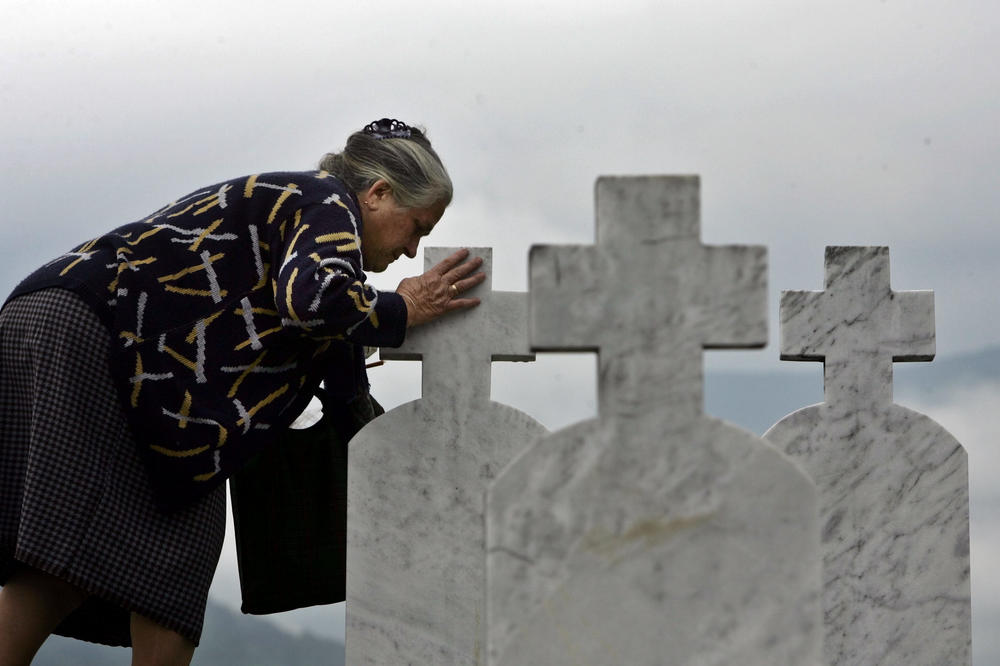 POKOJNIKA KUPAMO NA STOLICI, MOŽE DA SE POVAMPIRI I USTANE IZ GROBA: Srpski običaji koji još postoje i zaledićete se kada ih čujete!