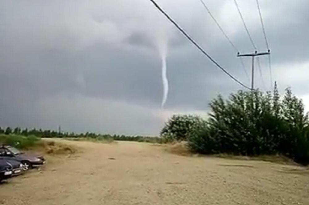 BAKA STRADALA, 40 LJUDI EVAKUISANO! NEVREME IZAZVALO OGROMNE POPLAVE U SRBIJI: Kuće plivaju u vodi, užasne scene u Vršcu! (FOTO)