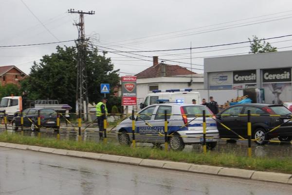 POLICAJAC AUTOMOBILOM POKOSIO DECU U NIŠU: Mališani povređeni na putu do škole, vrištali i plakali!