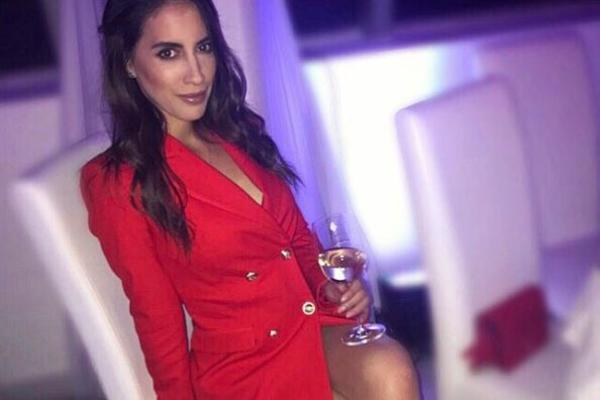 PREKRATKA SUKNJA I PREDUGE NOGE! Voditeljka Marija Egelja iznenadila sve ovim stajlingom, muškarci izgoreli!