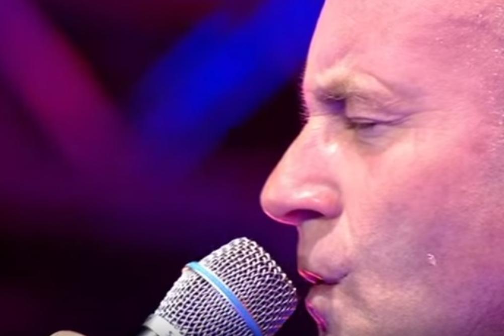 SAMO JE PAO NA PUTU DO TOALETA! Fil Kolins hitno odvezen u BOLNICU, koncert u Londonu OTKAZAN