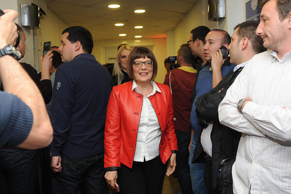 ONA JE DILETANT, NIJE TO KURS ŠIVENJA! Opozicija besna, MAJI odobrena fotelja u agenciji za nuklearnu bezbednost!