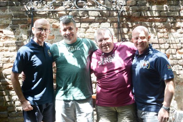 OVI CAREVI SU VATROGASCI IZ VELSA KOJI GODINAMA DOLAZE U SRBIJU: Osim rakije imaju i NAJHUMANIJI razlog! (FOTO)