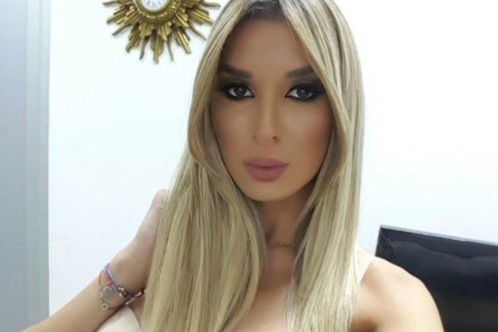 FOTOŠOP BLAM GODINE: Da li primećujute nešto čudno na ovoj fotografiji Dragane Džajić? (FOTO)