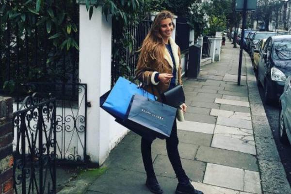 SRPKINJA KOJA JE OSVOJILA SVET: Očarala je sve svojom lepotom, ali od njenog tela zabolele su nas oči! (FOTO)