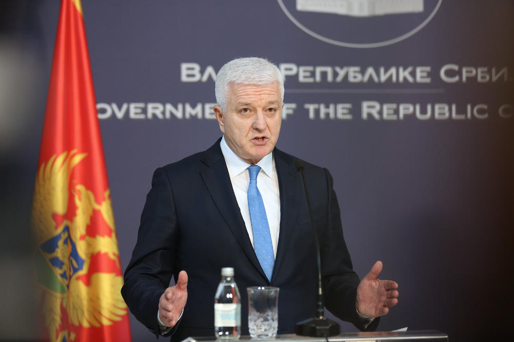 OVAKO CRNA GORA SLAVI ULAZAK U NATO! Torta i šampanjac na sednici Vlade i jedan neizostavan detalj koji BODE OČI!