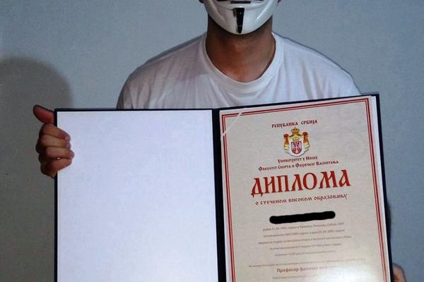 LESKOVČANIN PRODAJE DIPLOMU SA FAKULTETA! Hoćete da budete predsednik, ministar, direktor? CENA JE POVOLJNA! (FOTO)