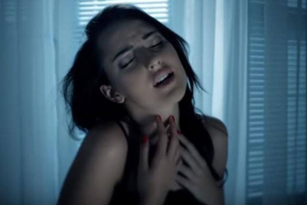 7 MINUTA TOTALNE PERVERZIJE: Prija gola i mokra, nije za one slabog zdravlja! (VIDEO)