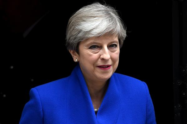 KRALJICA ODOBRILA: Mej će formirati novu vladu! (VIDEO)