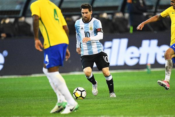 Pamtite li da je u srpski fudbal došao igrač koji je igrao protiv Mesija, Ibrahimovića, Boatenga...? (FOTO) (VIDEO)