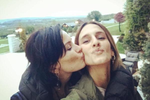 SVI ZNAJU ELENU KARIĆ, ALI NJU NIKO ŽIVI! Ovo je ćerka Verice Rakočević koja živi u Njujorku, a ima i rođenog brata! (FOTO)