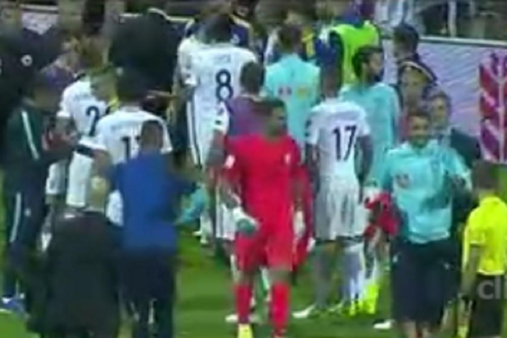 PAKAO U ZENICI! Tuča igrača Bosne i Grčke, a potom i napad sa tribine na gostujuće igrače! (VIDEO)