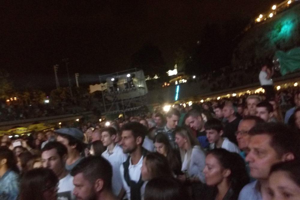 NOLE NAPRAVIO LUDILO NA KIKIJEVOM KONCERTU: Došao sa Jelenom, upao u masu i ludo se provodio! (FOTO) (VIDEO)