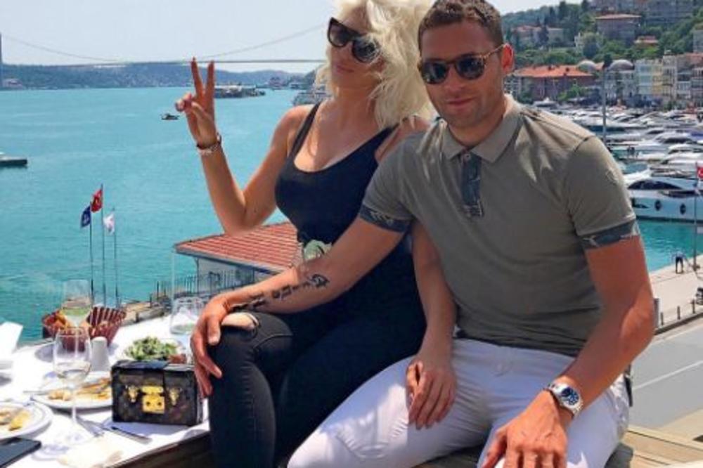 POTPUNA SUPROTNOST! Ovo je Karleušina SVEKRVA, ali njih dve nemaju nijednu zajedničku fotku (FOTO)