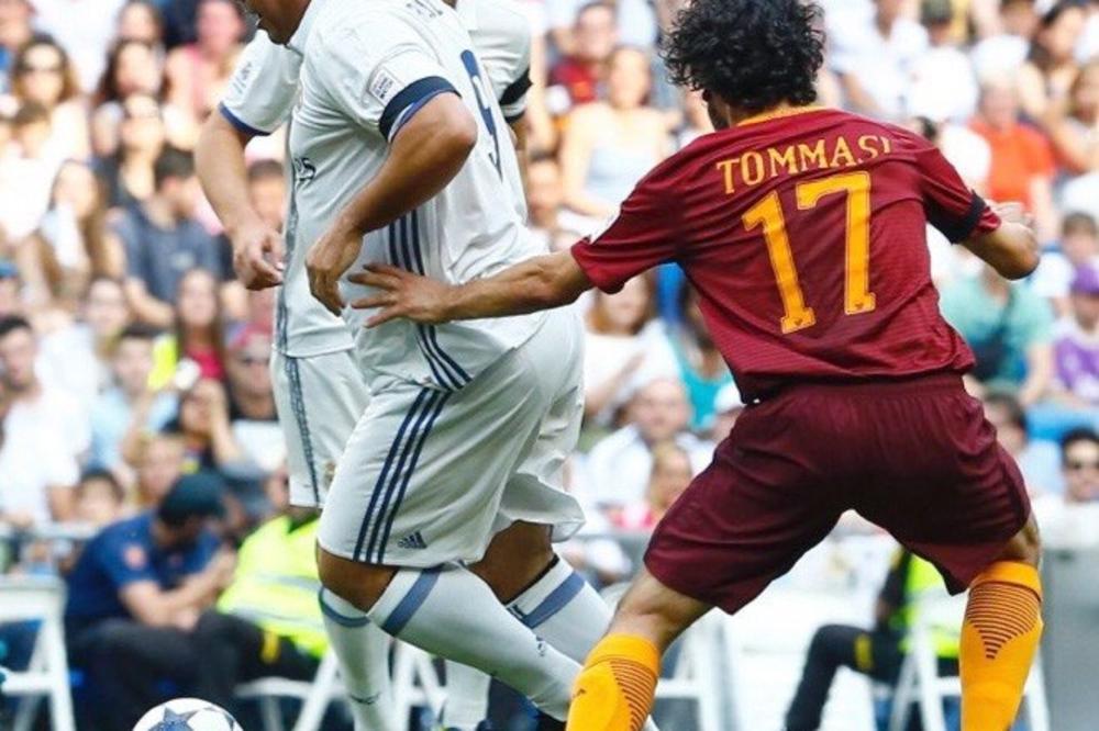 Samo se zavalite i uživajte! Pravi Ronaldo se vratio na teren i vrteo legende Rome kao malu decu! (VIDEO)