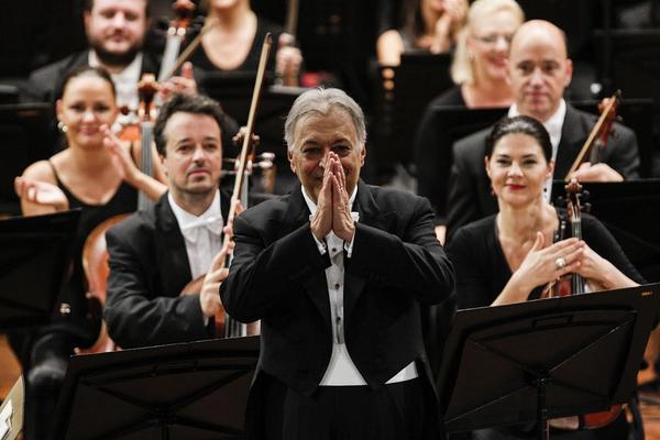 Veliko iznenađenje – Zubin Mehta za kraj koncerta na otvorenom! (FOTO)