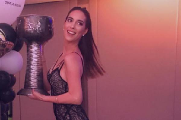 Cela Crown Plaza je gledala u NJU na proslavi duple krune! Znate li čija je devojka? (FOTO)