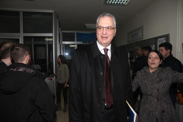 ŠUTANOVAC O VUČIĆEVIM BATINAŠIMA: Predsednički mandat započeo nasiljem, ćutanje države nedopustivo!