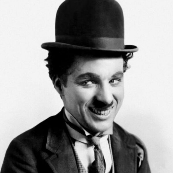 SVI GA PAMTIMO PO ŠEŠIRU I BRKOVIMA, A TO JE SVE BILA MASKA: OVAKO je izgledalo PRAVO lice Čarlija Čaplina (FOTO)