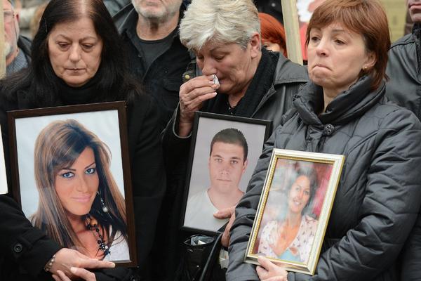 Šestoro mladih stradalo u požaru u novosadskom klubu, inspektori koji su ga kontrolisali OSLOBOĐENI!