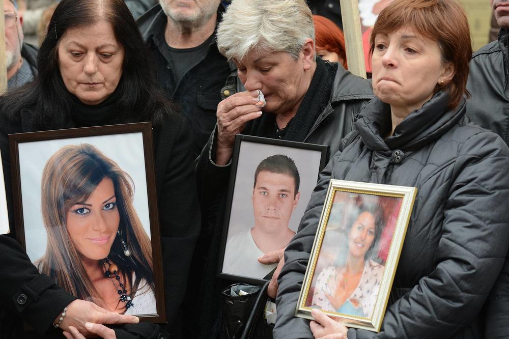 Šestoro mladih stradalo u požaru u novosadskom klubu, inspektori koji su ga kontrolisali OSLOBOĐENI!