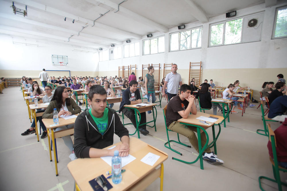 POČINJE POLAGANJE MALE MATURE, A OVO SU PRAVILA:  Nema pernica, smeju voda i čokoladica