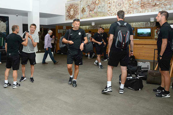 Partizan stigao na Zlatibor! Fenomenalna atmosfera u taboru crno-belih! (GALERIJA)