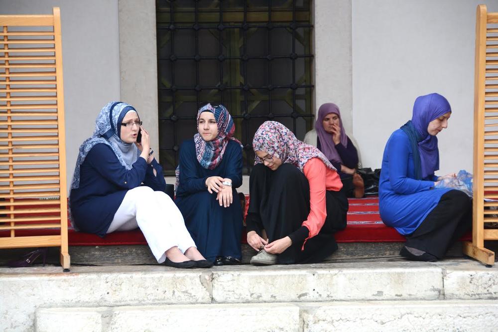 ESPRESO U SARAJEVU: Posetili smo medresu - muzej, biblioteku i džamiju iz 16. veka! (VIDEO)