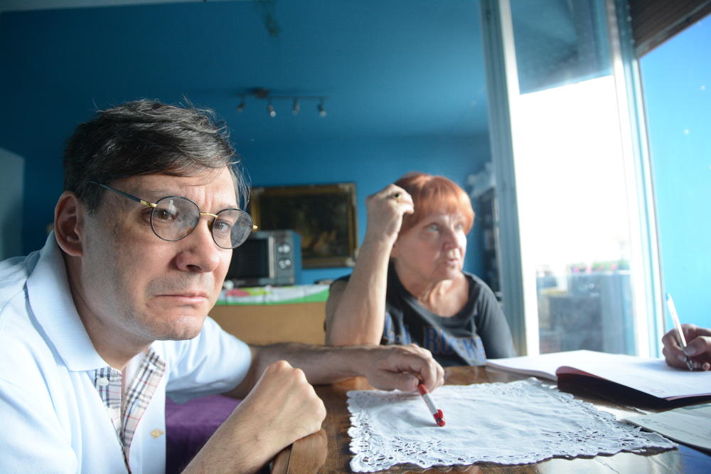 MAMA, MI SMO GOTOVI: Branka i njen bolesni sin se guše u suzama, JER SU IM OTELI STAN! (VIDEO)