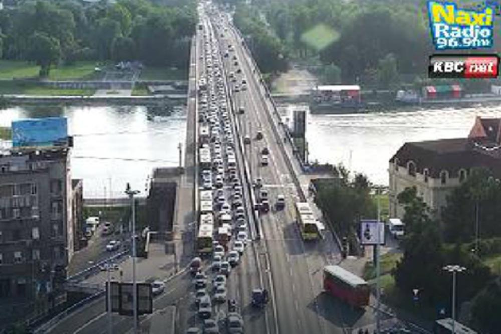 UŽASAN UDES NA BRANKOVOM MOSTU: Blokiran centar BG, ima povređenih!