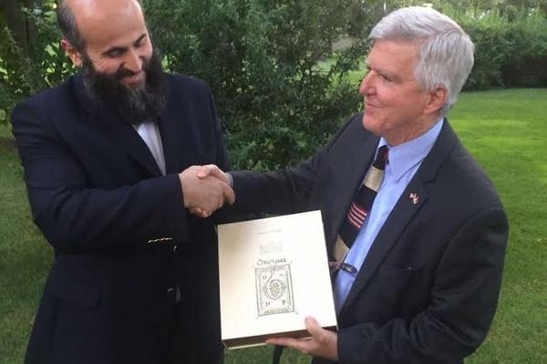 Zukorlić američkom ambasadoru uručio "Drevnu Bosnu"! (FOTO)