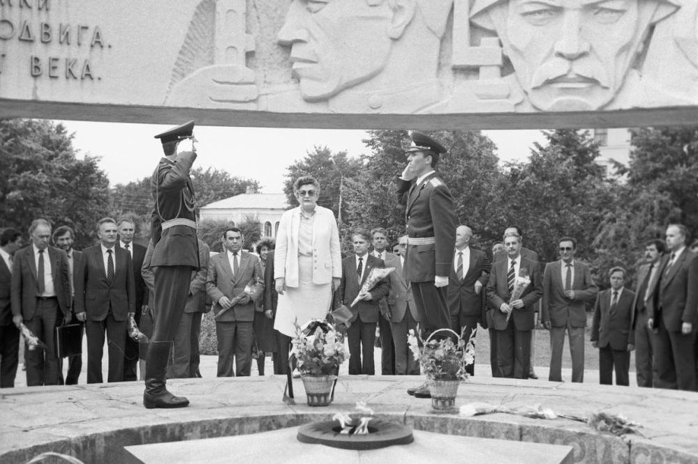 PRAZNOVAO SE ČAK 2 DANA! Zašto se slavio 29. novembar i kako je ukinut?