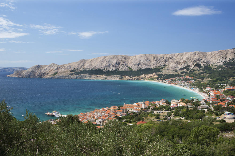 JEZIVA TRAGEDIJA NA KRKU: Automobilom hteo da uđe na TRAJEKT, pa sleteo u more i POGINUO!