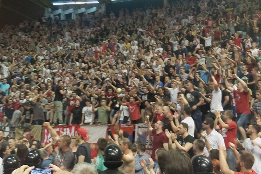 Predivna scena u hramu košarke:  Crveno-beli dobili trofej, a potom su ga prosledili Delijama! (VIDEO)