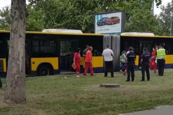 NESREĆA KOD TC UŠĆE! Autobus GSP naglo zakočio, POVREĐENO VIŠE PUTNIKA! (VIDEO)