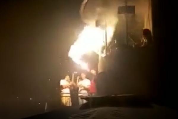 Dejo Radonjić kao pravi ULTRAS! Crnogorac vitlao bakljom i raspalio uzavrele Delije! (VIDEO)