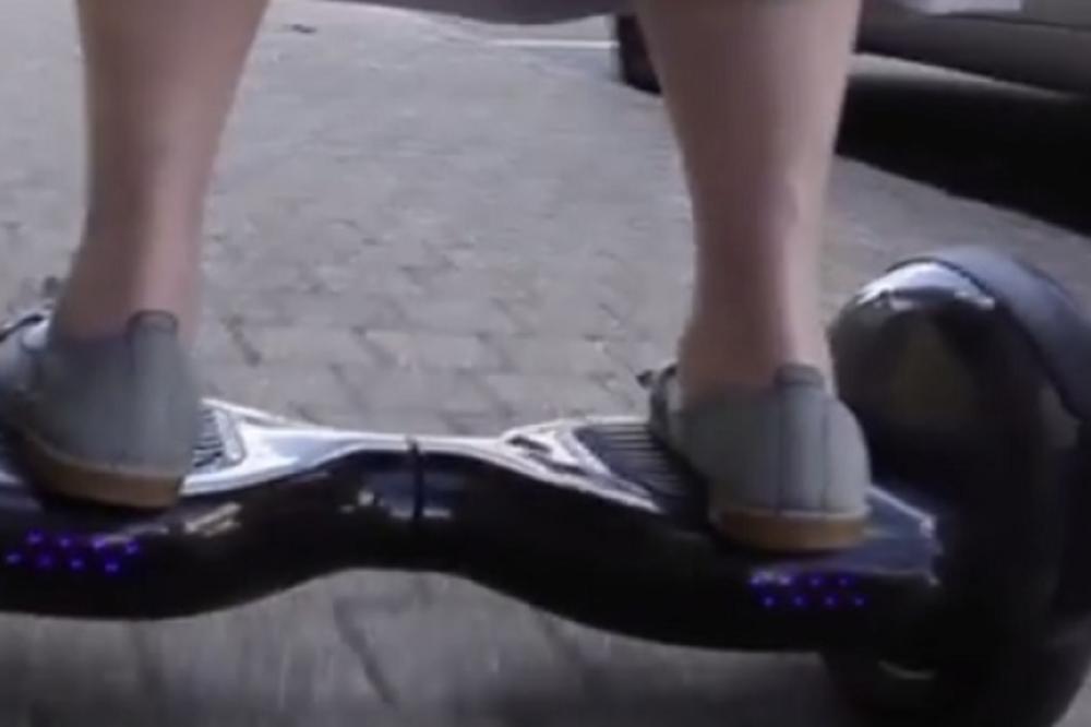 AKO STE MISLILI DA STE SVE VIDELI, VERUJTE DA NISTE! Ova opatica "zuji" na hoverbordu i uživa kao nikad u životu (VIDEO)