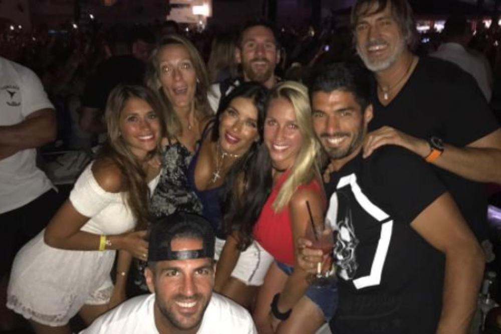 LAKO JE TO KADA IGRAŠ U BARSI! Ti i saigrači potrošite za jedno veče na Ibici skoro 40.000 evra! (FOTO)