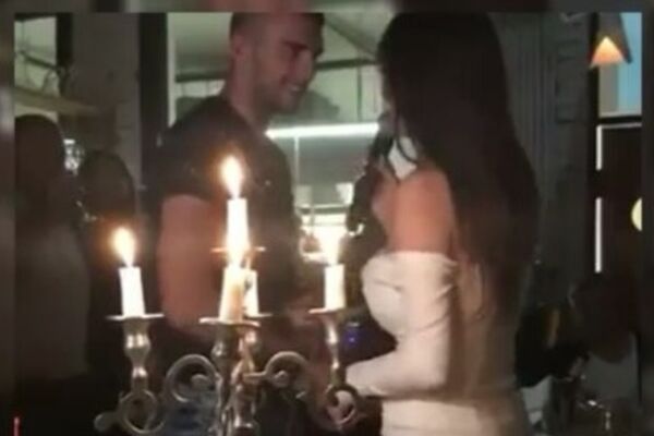 SRBINE, NAPIJ SE! Ceca i Veljo uzeli mikrofon I NAPRAVILI LOM PEVAJUĆI PESMU CECINOG PRIJATELJA! (VIDEO)