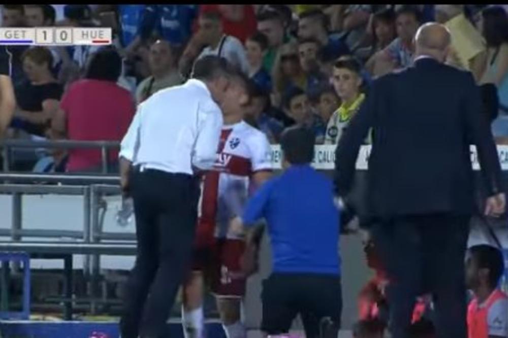 Pobunio se zbog izmene, a onda je od trenera dobio NABOD GLAVOM! (VIDEO)