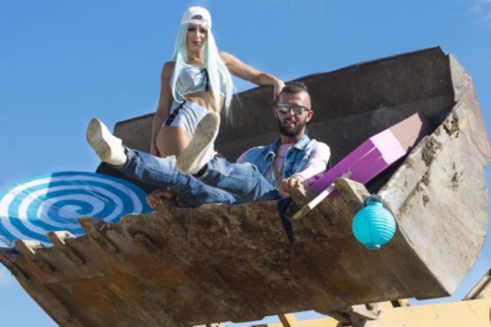 LAKŠE BI NAM BILO DA JE GOLA NEGO OVAKVA: Stanija izbacila dve nove pesme i nikad vrelije SPOTOVE! (VIDEO)