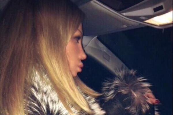 Sećate se starlete koja je KUPILA DIPLOMU IZ MENADŽMENTA? Danas je još prsatija, a pogađajte šta radi? (FOTO)