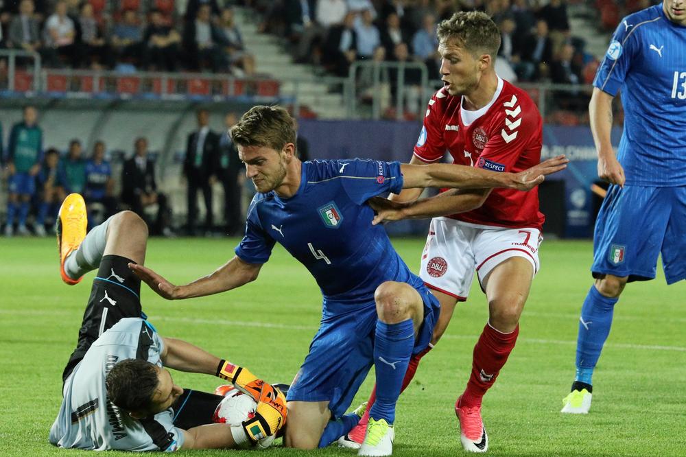 Udar navijača na Donarumu i gol za pamćenje! Italijani slavili u burnom meču nad Dancima! (VIDEO)