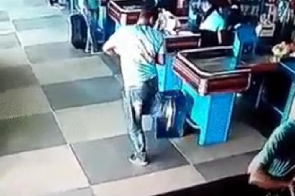 SUVI BRAZILSKI TALENAT: Novi Ronaldinjo pimpuje namirnice u supermarketu! (VIDEO)