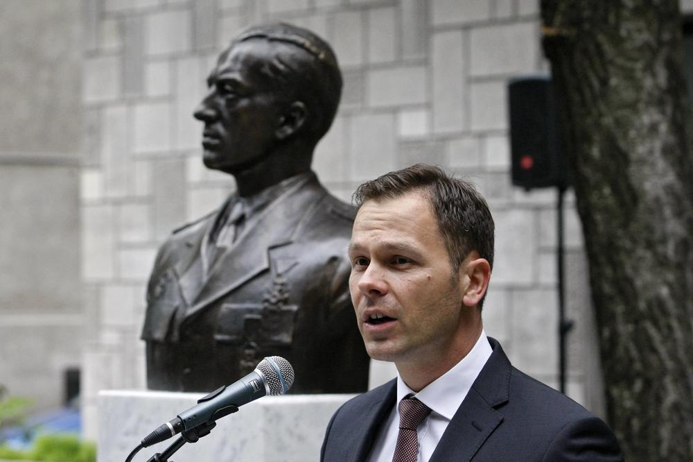 NOVA FOTELJA ZA SINIŠU MALOG! Posle čela grada ide na još više mesto?