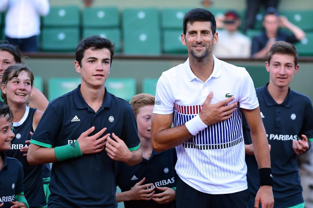 Novak upao na rođendansku žurku svog malog obožavatelja i učinio mu taj dan nezaboravnim! (FOTO) (VIDEO)
