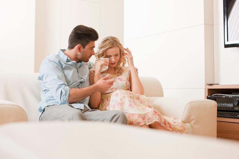 Ako te dečko zanemaruje, postavi mu ovih 5 pitanja i neće više! (FOTO) (GIF)