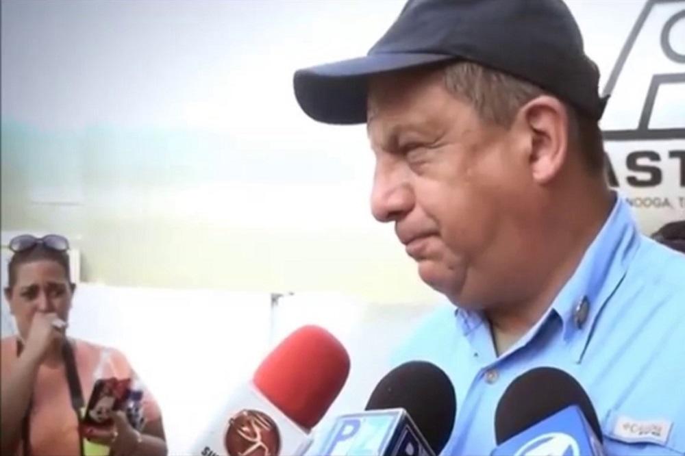 Kakav predsednik? On je car! Prvi čovek Kostarike progutao živu osu pred kamerama (VIDEO)