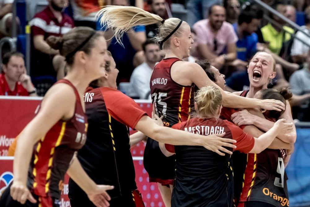 Gledali ste do sada samo srpske košarkašice na Evropskom prvenstvu? E pa posle ove fotke pred tuširanje, gledaćete i Belgijanke!