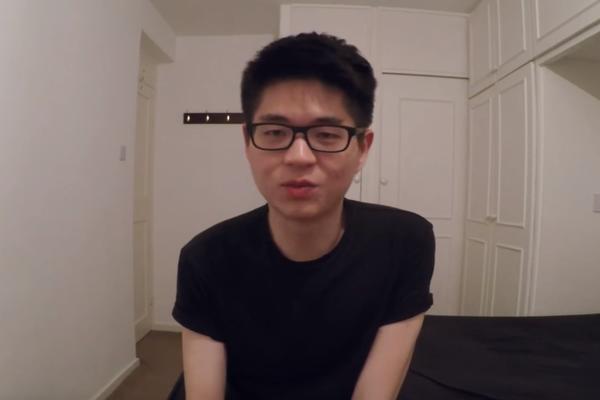 Smršao je preko 20 kilograma, a onda je odlučio da priredi iznenađenje roditeljima koje nije video skoro 3 godine! (VIDEO)